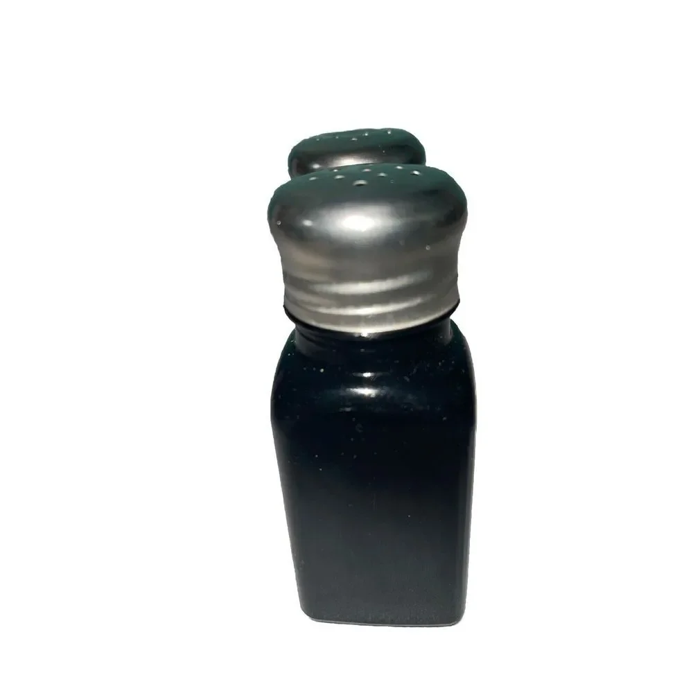 Heartland Home Farmhouse Ceramic‎ Salt and Pepper Shakers Set (Black & White)